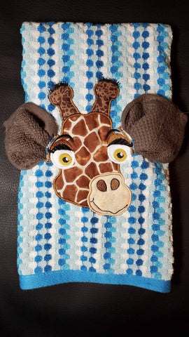 giraffe hand towel and wash cloth, baby gift, giraffe lover, bathroom decor, child&#39;s bathroom decor, zoo theme, giraffe lover collector